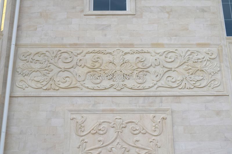Облицовка фасада светлым песчаником из дагестана